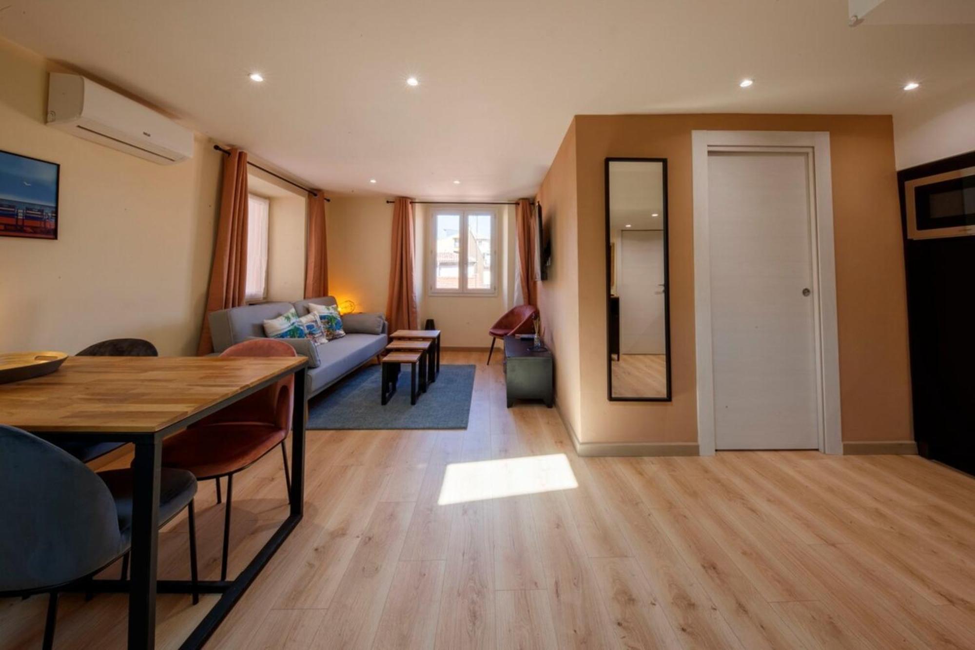 06A2 - Heart Of Old Nice Beautiful Renovated Apartment Eksteriør billede